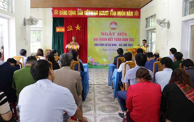 Toàn cảnh ngày hội “Đại đoàn kết toàn dân tộc” ở bản Xà Khía, xã Lâm Thuỷ (Lệ Thuỷ).