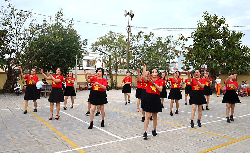 “Ngày hội Đại đoàn kết toàn dân tộc” thu hút các tầng lớp nhân dân trên địa bàn thành phố tham gia.