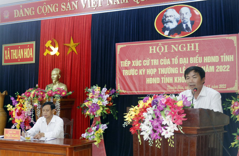 Cử tri nêu ý kiến, kiến nghị.