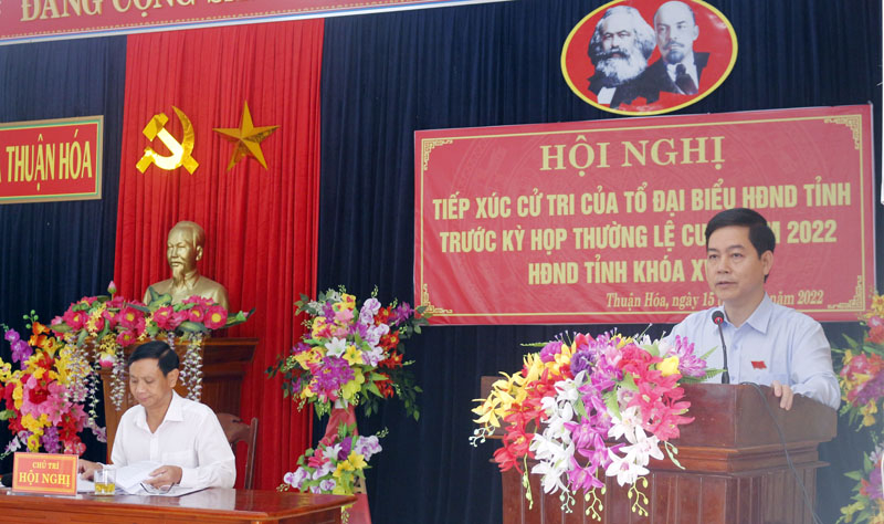  Đại diện tổ đại biểu HĐND tỉnh tiếp thu ý kiến, kiến nghị của cử tri trên địa bàn.