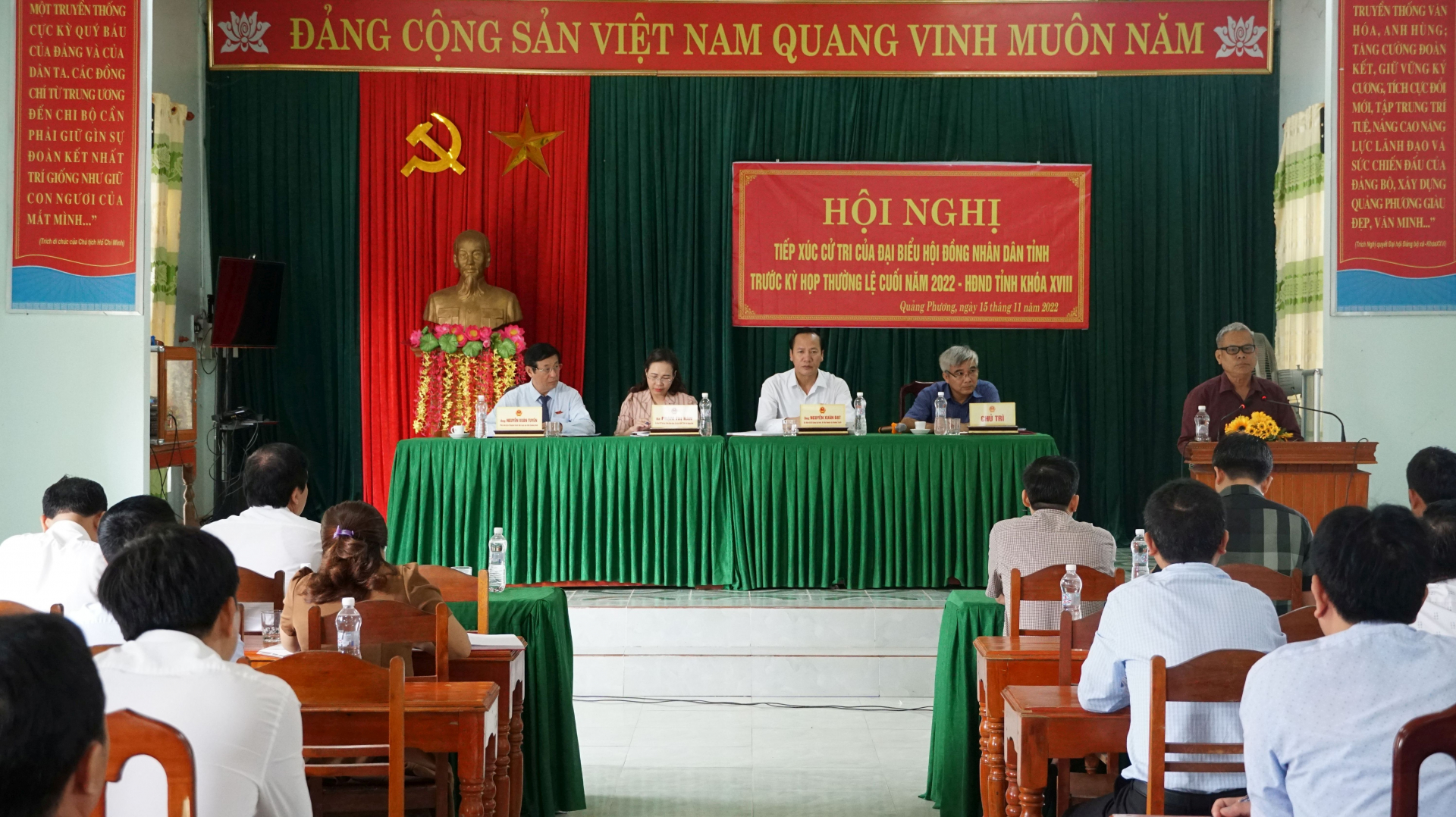 Toàn cảnh buổi tiếp xúc cử tri.