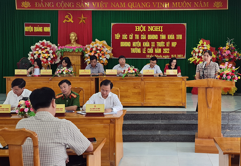 Cử tri huyện Quảng Ninh bày tỏ tâm tư, nguyện vọng.
