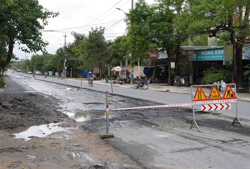 Hiện tại, một số vị trí trên uyến đường Lê Lợi - Lý Thái Tổ vẫn chưa được thi công hoàn thành.