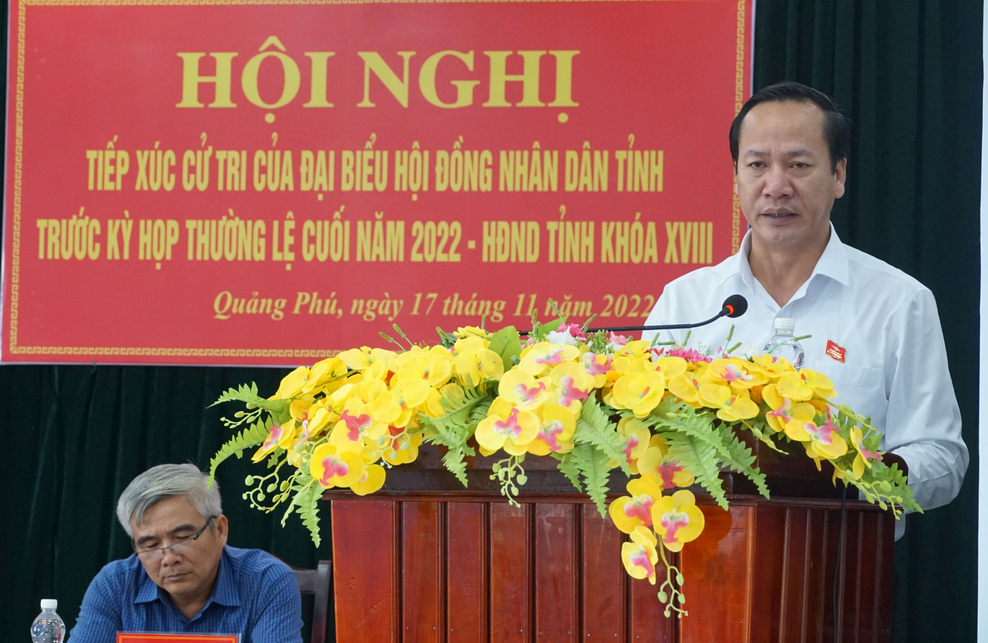 Đại biểu Nguyễn Xuân Đạt tiếp thu ý kiến của cử tri.