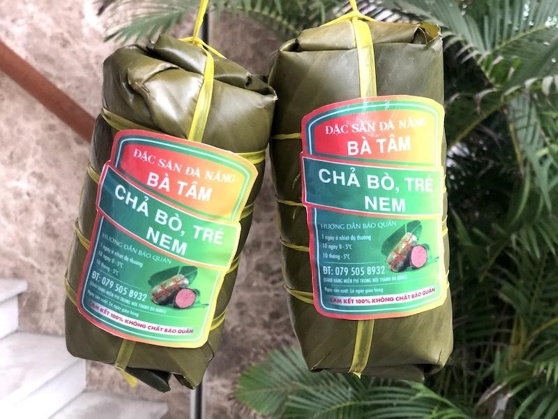 Tùy vào khả năng mà bạn có thể mua quà ít hay nhiều.