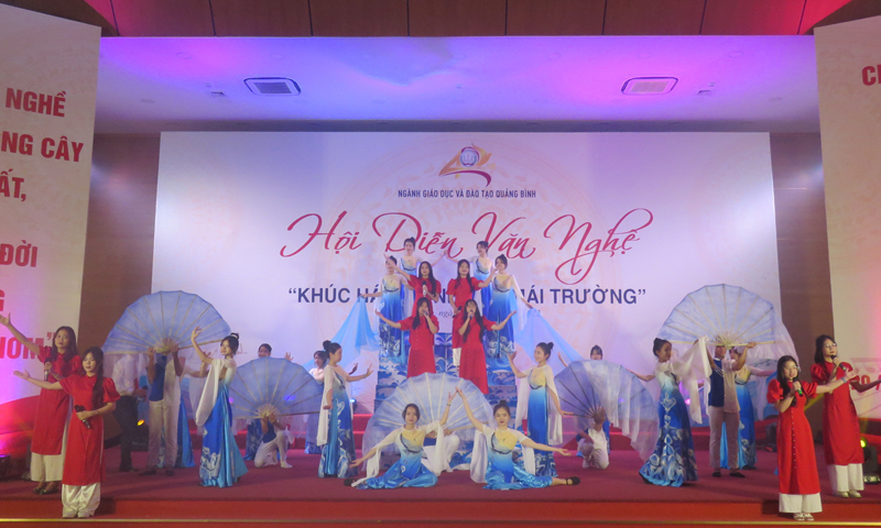 Một tiết mục văn nghệ của Trường THPT Lương Thế Vinh tại hội diễn văn nghệ ngành Giáo dục-Đào tạo.