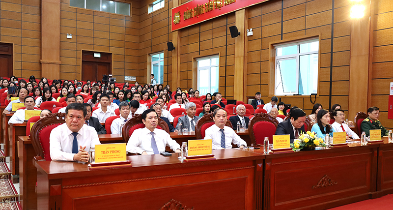 Các đại biểu dự lễ.