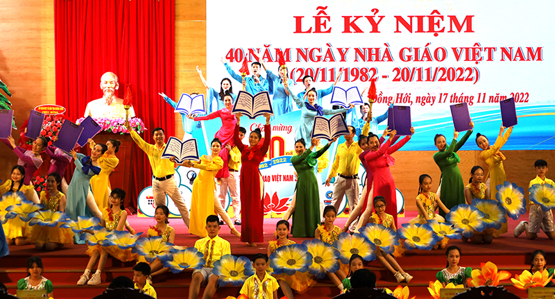 Tiết mục văn nghệ tại lễ kỷ niệm.