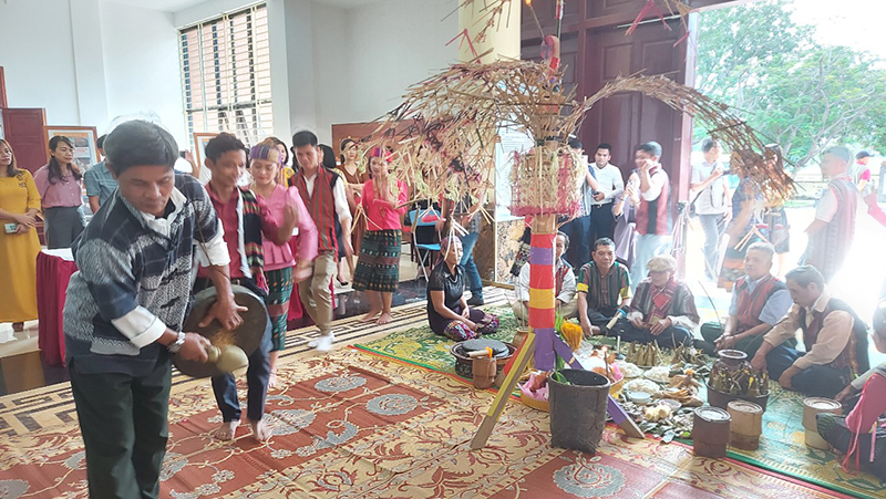 Thực hành trình diễn Lễ hội mừng cơm mới của người Bru-Vân Kiều, xã Ngân Thủy (Lệ Thủy)