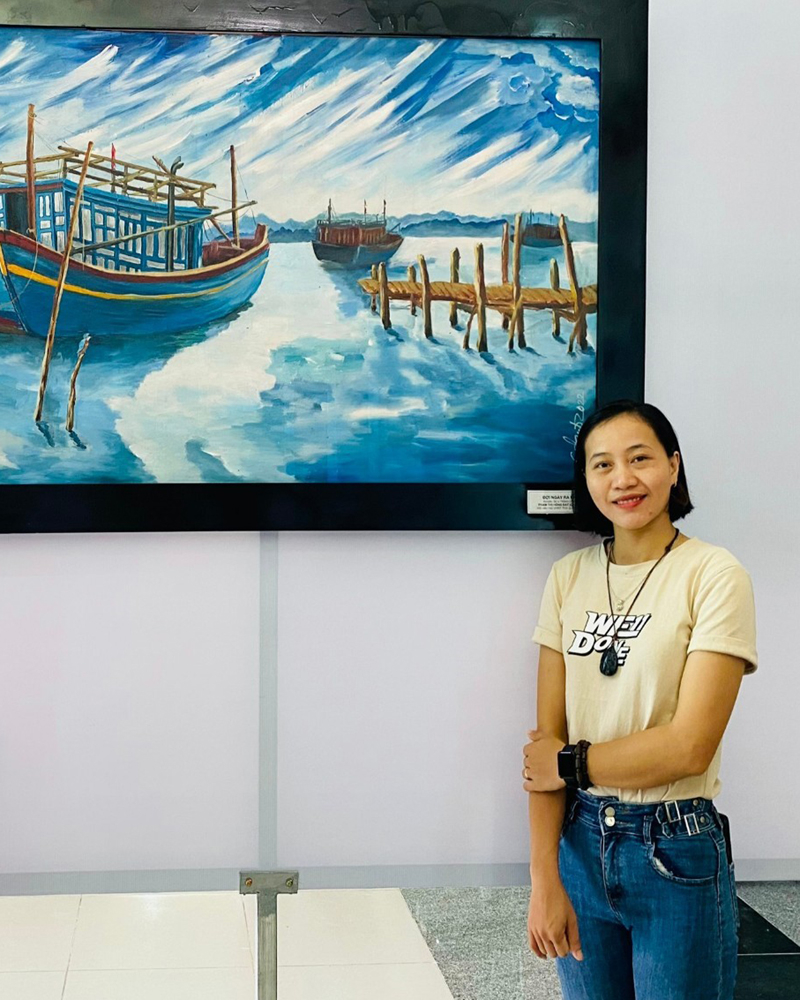 Cô giáo, hoạ sĩ Phạm Thị Hồng Đạt.