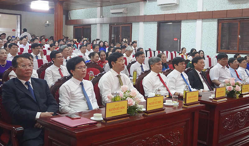 Các đại biểu tham dự tại buổi lễ.