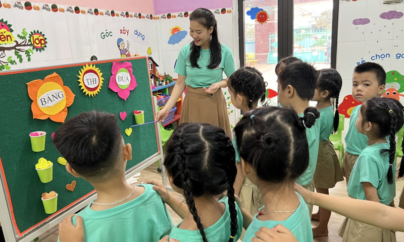Đội ngũ giáo viên của các trường học luôn phát huy tinh thần trách nhiệm, hết lòng vì sự nghiệp trồng người.