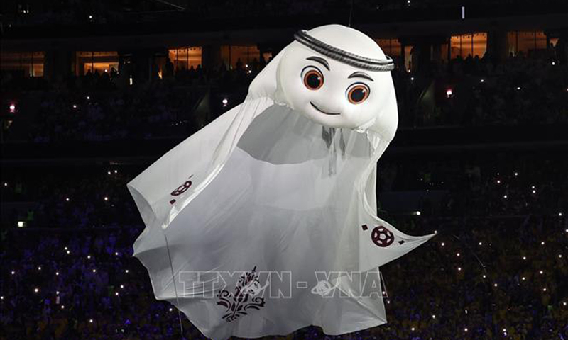 Linh vật Laeeb của World Cup 2022 xuất hiện tại lễ khai mạc trên sân Al-Bayt ở Al Khor, Qatar ngày 20/11/2022. Ảnh: AFP/TTXVN