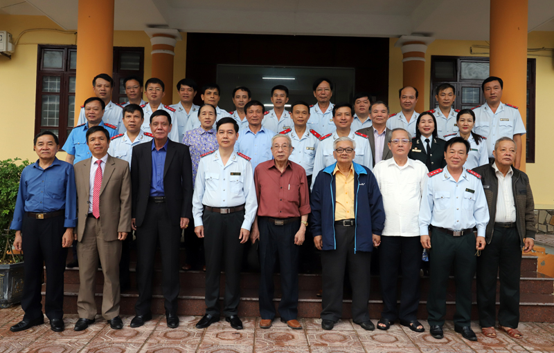 Đội ngũ cán bộ, công chức ngành thanh tra tỉnh qua các thời kỳ chụp ảnh lưu niệm