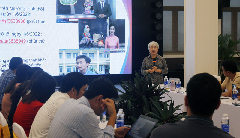 Ts. Khuất Thu Hồng, Giám đốc ISDS trình bày những vấn đề liên quan đến phòng chống mua bán người và tảo hôn.