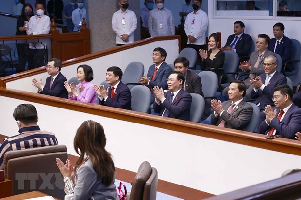 Chủ tịch Quốc hội Vương Đình Huệ và đại biểu đến buổi dự khán phiên họp Thượng viện. (Ảnh: Doãn Tấn/TTXVN)