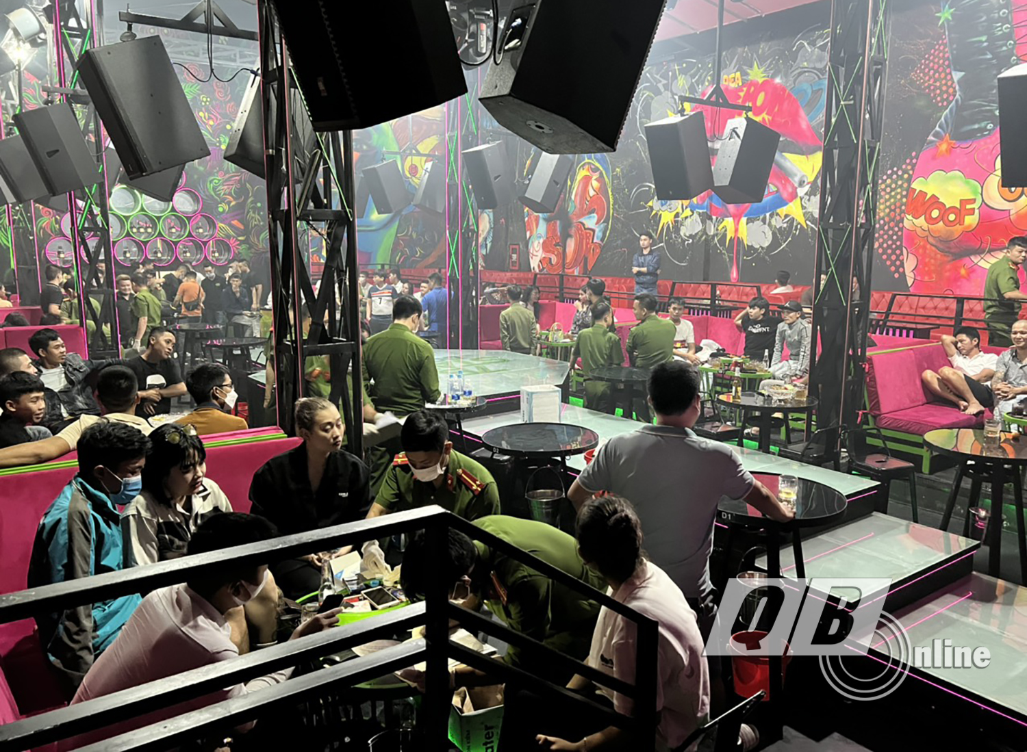 Hiện trường kiểm tra tại cơ sở kinh doanh “7 Bar Station”.