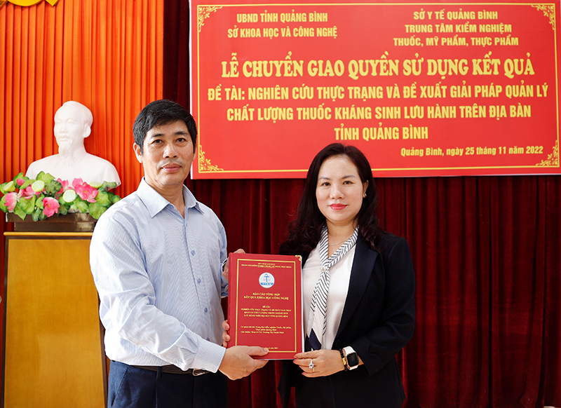 Chuyển giao nhiệm vụ tại Trung tâm Kiểm nghiệm Thuốc, Mỹ phẩm, Thực phẩm.