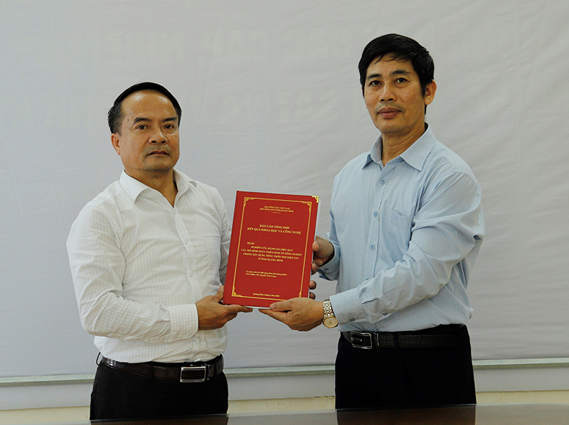 Chuyển giao nhiệm vụ tại Hội nông dân tỉnh.