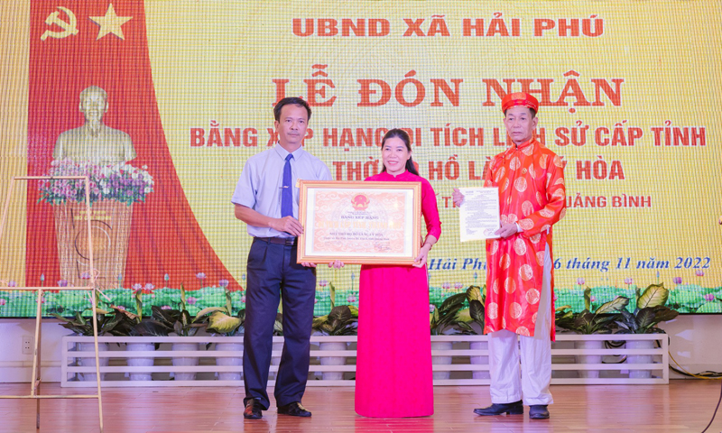UBND xã Hải Phú và dòng họ Hồ tổ chức lễ đón nhận bằng di tích Nhà thờ họ Hồ làng Lý Hòa.