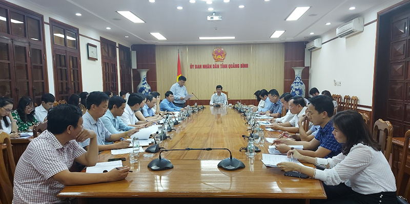 Đại diện lãnh đạo Trường ĐHQB trình bày kế hoạch đào tạo, bồi dưỡng.