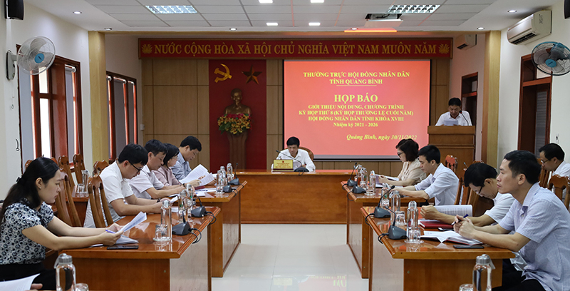 Toàn cảnh buổi họp báo.