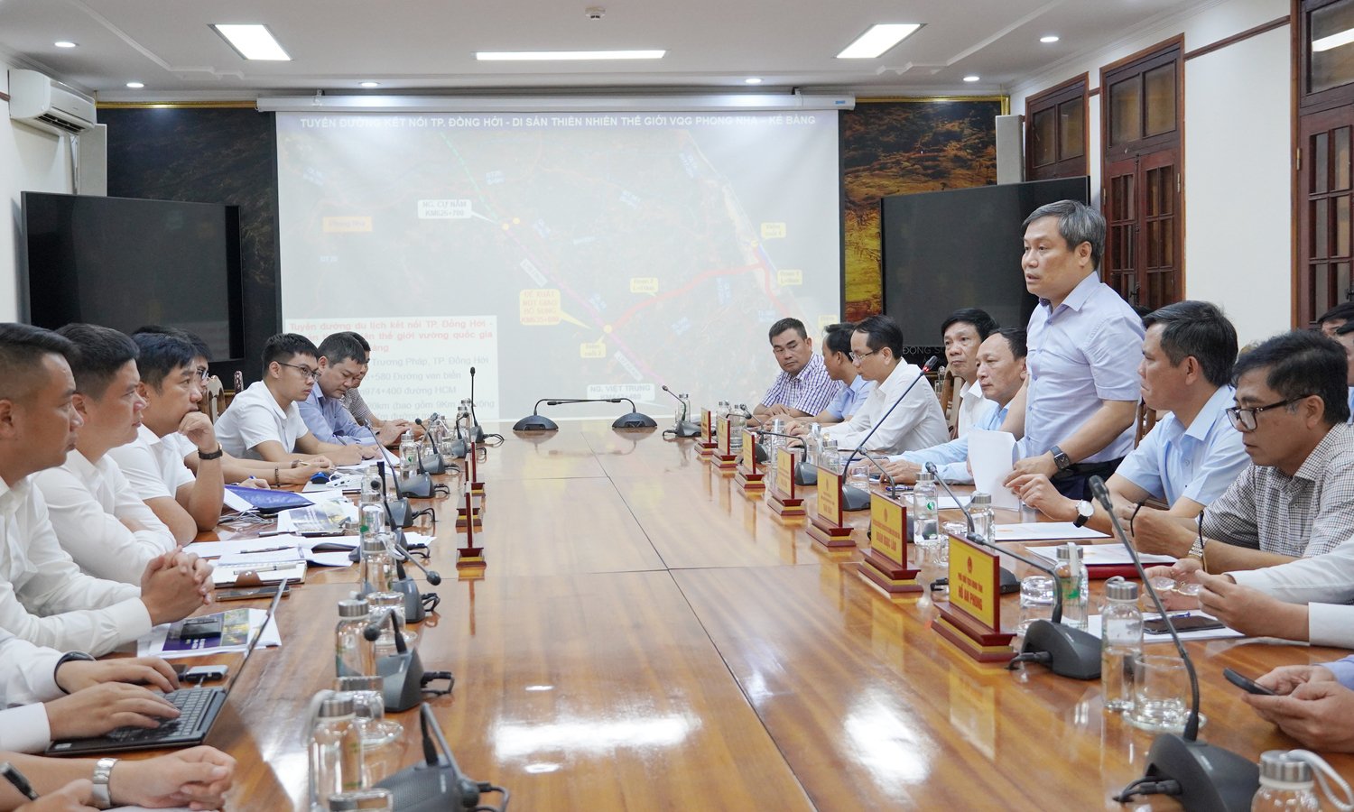 Đồng chí Vũ Đại Thắng, Ủy viên Trung ương Đảng, Bí thư Tỉnh ủy, Trưởng Đoàn ĐBQH tỉnh phát biểu kết luận buổi làm việc.