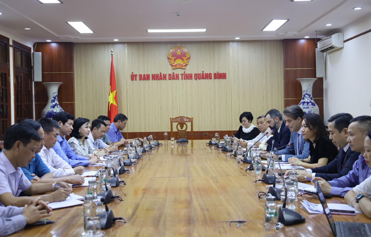 Toàn cảnh buổi làm việc. 