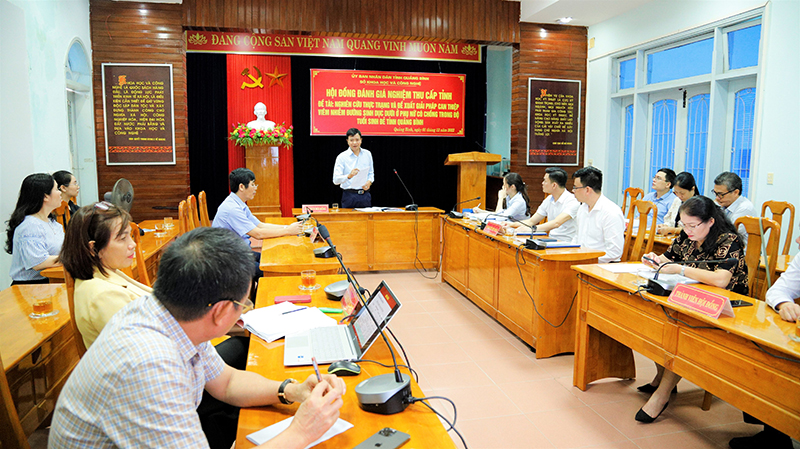 Đồng chí Giám đốc Sở KH-CN, Chủ tịch Hội đồng nghiệm thu nhiệm vụ, Nguyễn Chí Thắng, chủ trì hội nghị.