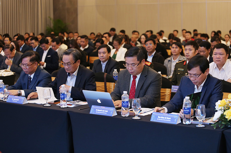 Hội thảo có sự tham gia của các chuyên gia kinh tế. 