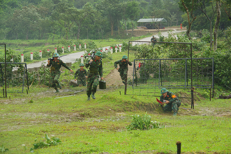 Thực hành đề mục Đại đội bộ binh tiến công địch phòng ngự.