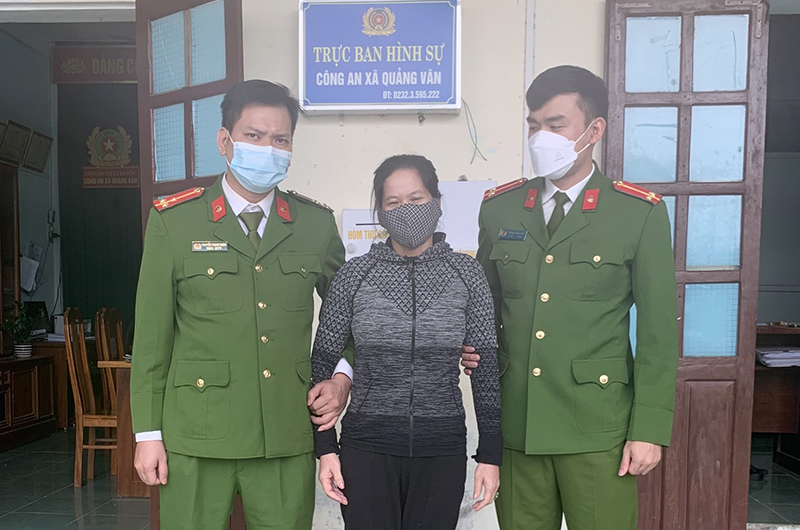 Đối tượng Hoàng Thị Hồng tại cơ quan công an.