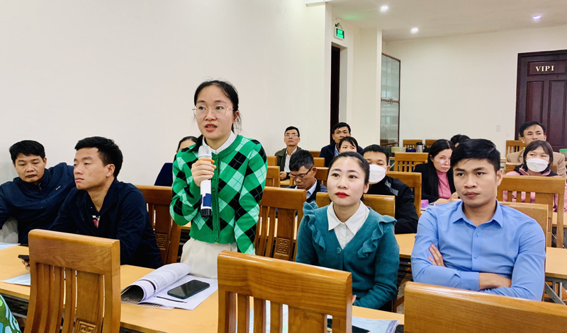 Đội ngũ y tế cơ sở trao đổi về hoạt động giám sát bệnh dại tại cộng đồng dân cư.
