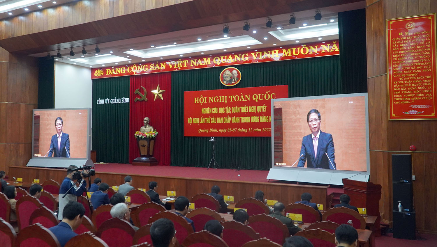 Đồng chí Trần Tuấn Anh, Ủy viên Bộ Chính trị, Trưởng Ban Kinh tế Trung ương truyền đạt chuyên đề NQ số 29