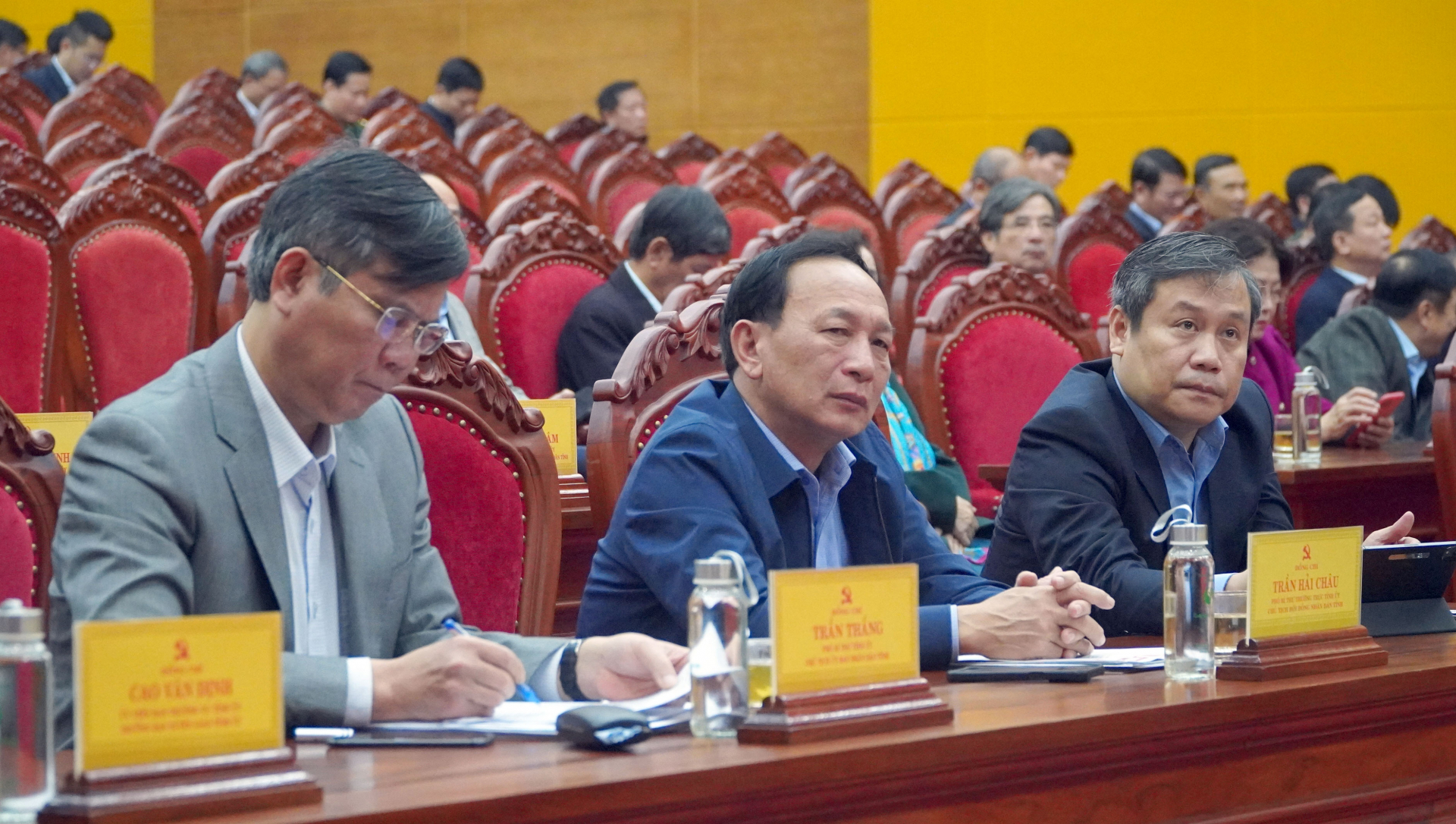 Các đồng chí trong Thường trực Tỉnh ủy dự hội nghị