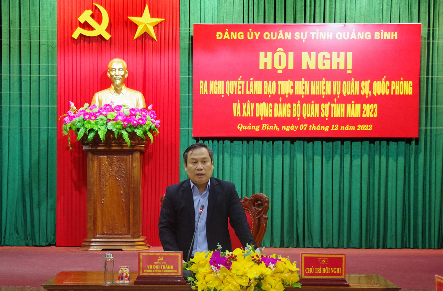 Đồng chí Vũ Đại Thắng, Ủy viên Trung ương Đảng, Bí thư Tỉnh ủy, Bí thư Đảng ủy Quân sự tỉnh chủ trì hội nghị
