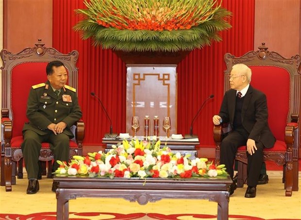 Tổng Bí thư Nguyễn Phú Trọng tiếp Đại tướng Chansamone Chanyalath - Ủy viên Bộ Chính trị, Phó Thủ tướng, Bộ trưởng Bộ Quốc phòng Lào. (Ảnh: Trí Dũng/TTXVN)