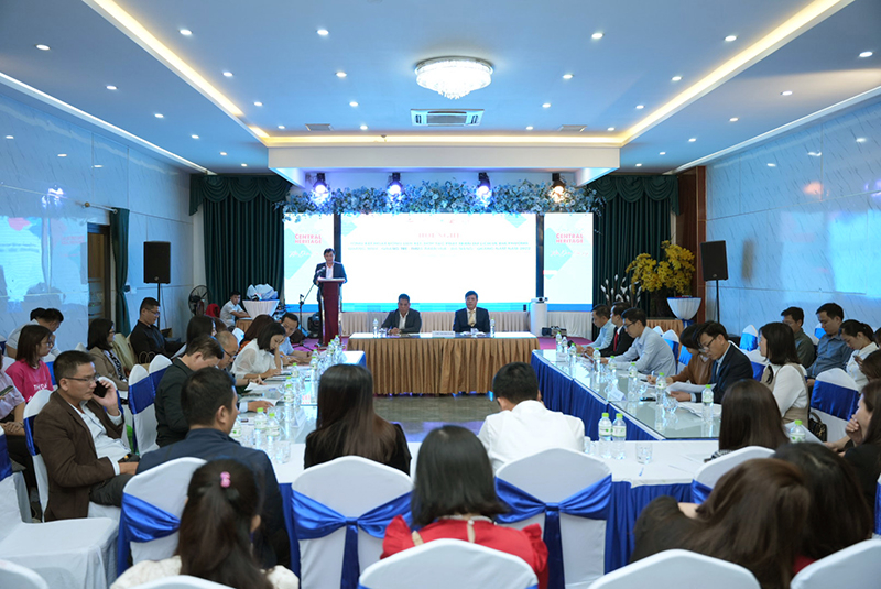 Các đại biểu tham dự hội nghị. 