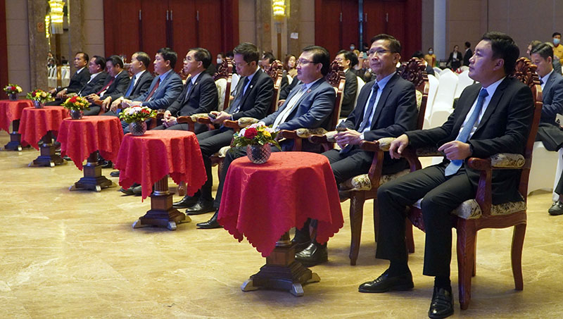   Đại biểu dự lễ ký