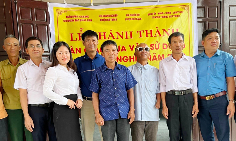  Hội Doanh nghiệp huyện Bố Trạch và các đơn vị khánh thành, bàn giao nhà mới cho ông Nguyễn Văn Long, thị trấn Nông trường Việt Trung.