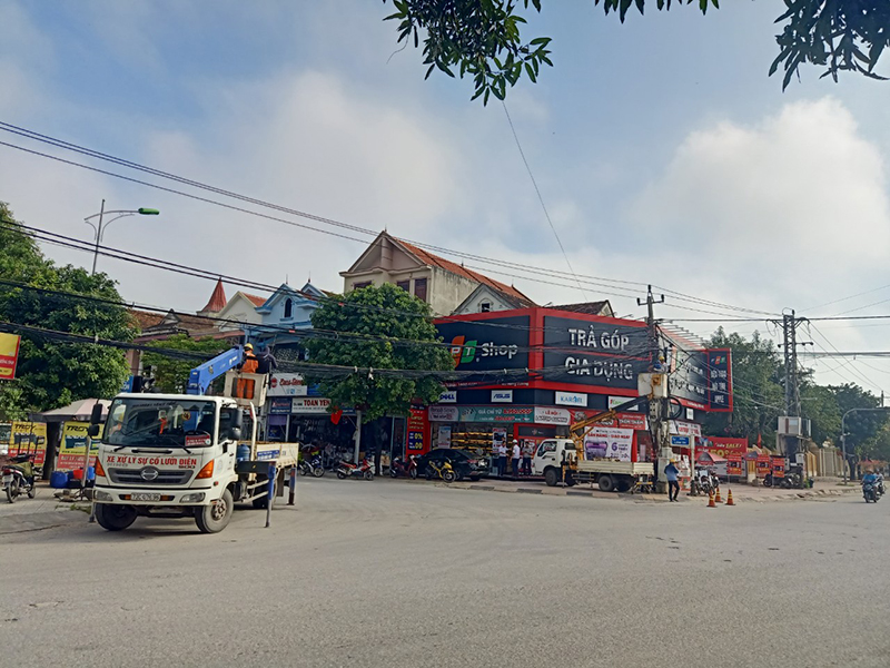 Hệ thống dây cáp viễn thông sau khi bó lại đã gọn gàng hơn, góp phần tạo cảnh quan đô thị, bảo đảm an toàn cho lưới điện...