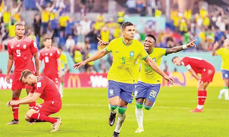 Brazil (áo vàng) tiếp tục thể hiện sức mạnh ở trận tứ kết đêm nay?