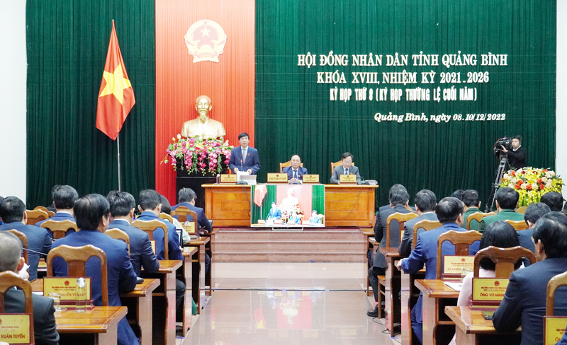 Chủ tọa kỳ họp điều hành phiên thảo luận.