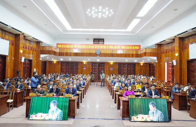 Toàn cảnh phiên họp.