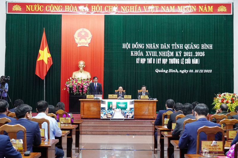 Chủ tọa kỳ họp điều hành thảo luận thông qua các nghị quyết