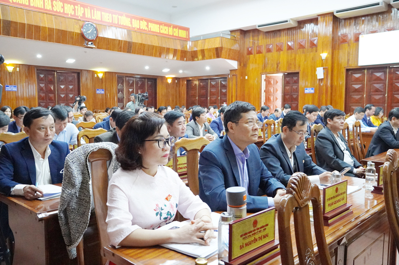 Các đại biểu dự kỳ họp.