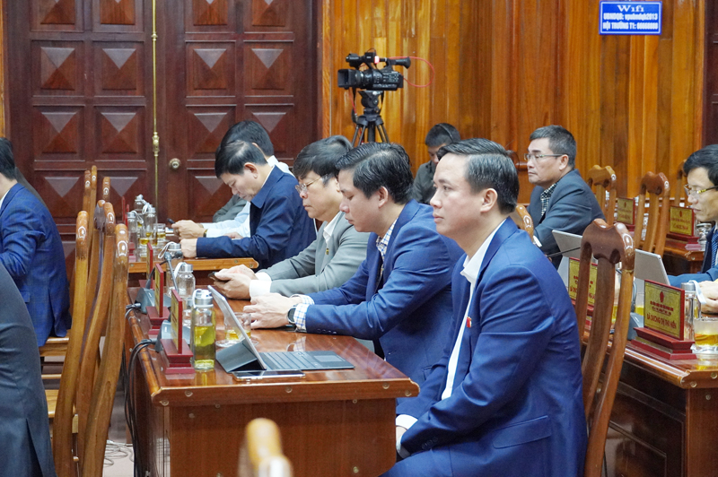 Các đại biểu dự kỳ họp.