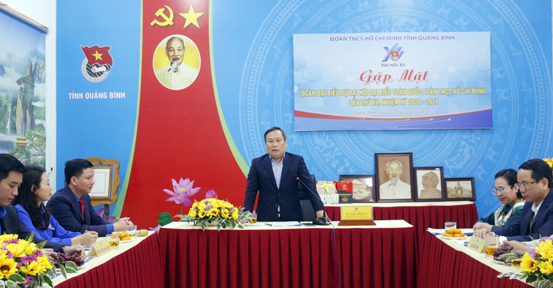 Đồng chí Bí thư Tỉnh ủy phát biểu tại buổi gặp mặt.