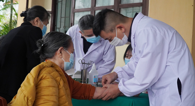 Thử phản ứng Mantoux phát hiện người mắc lao trong cộng đồng. 