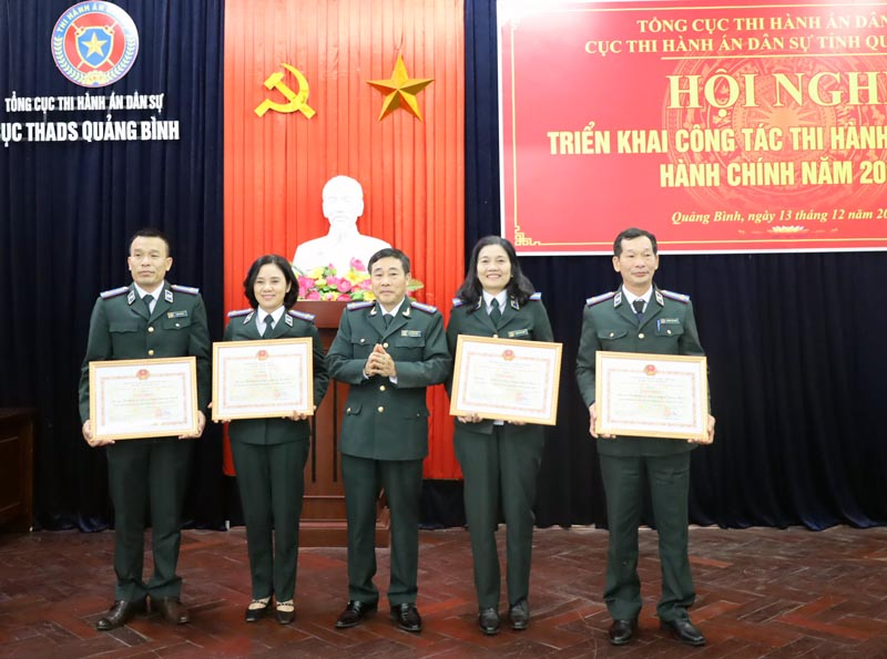 Các tập thể thuộc Cục THADS tỉnh được biểu dương, khen thưởng nhờ có nhiều thành tích xuất sắc trong phong trào thi đua năm 2022.